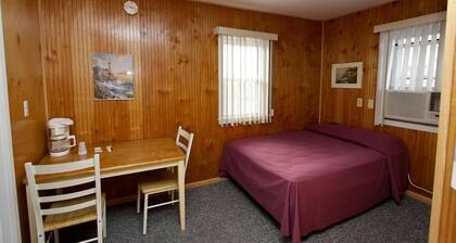Boardwalk Sand & Surf Inn Oceanfront