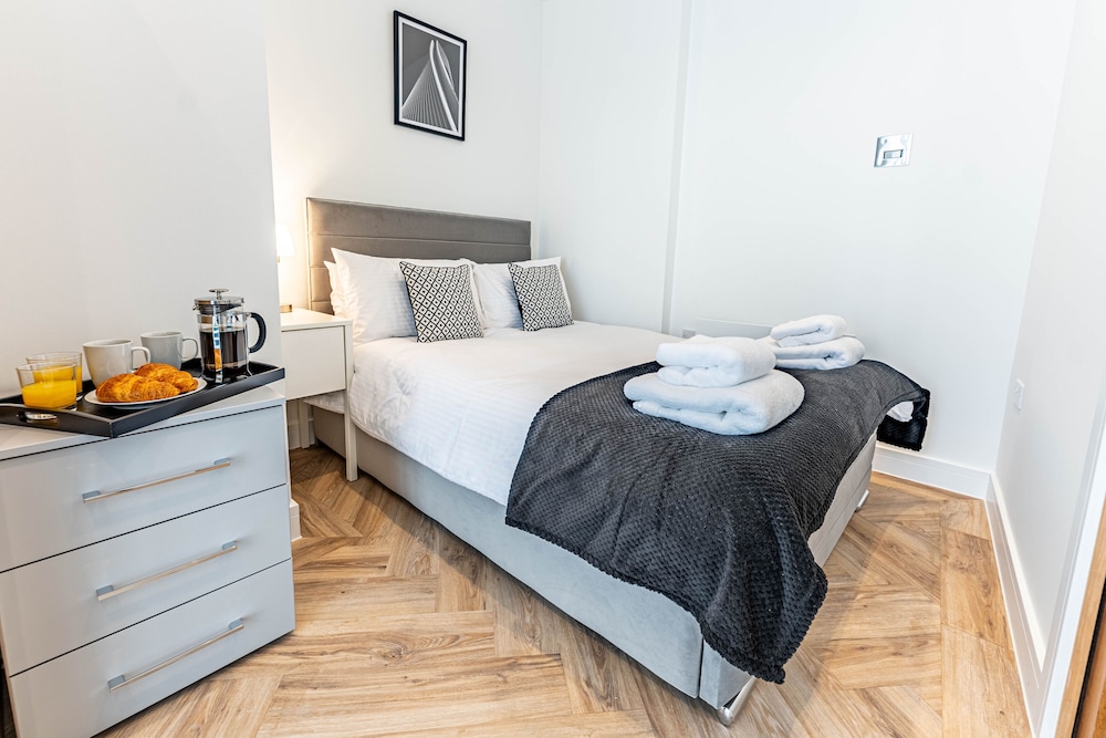 Celador Apartments - Wellington House