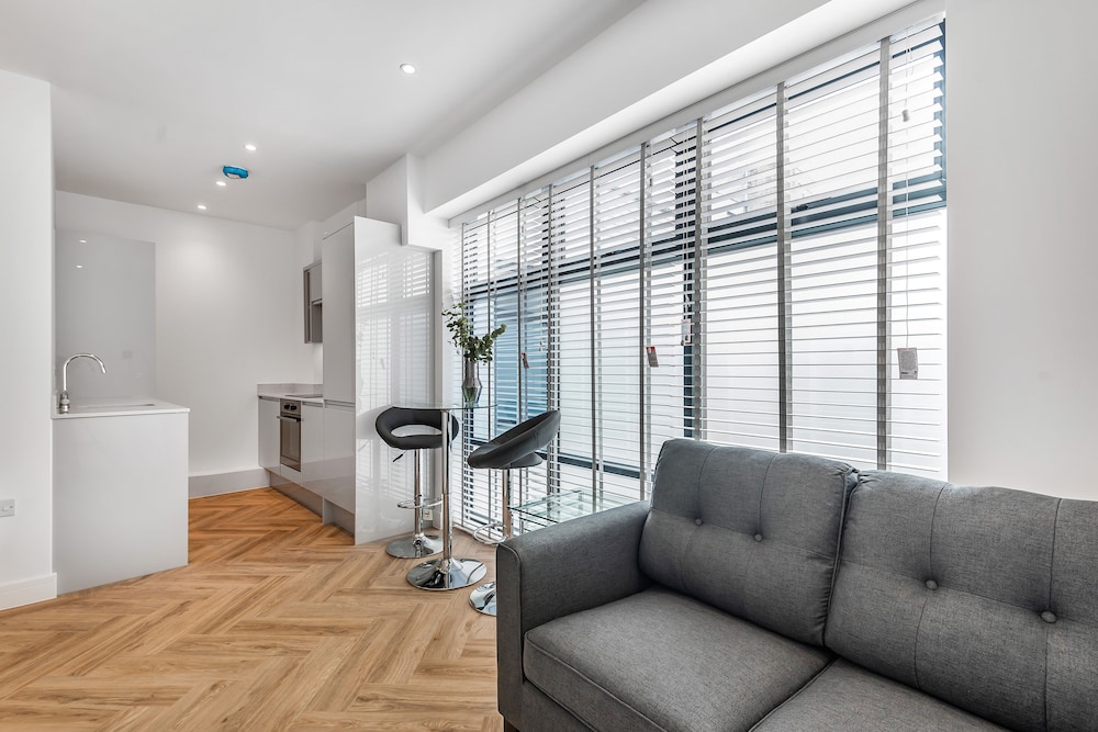 Celador Apartments - Wellington House