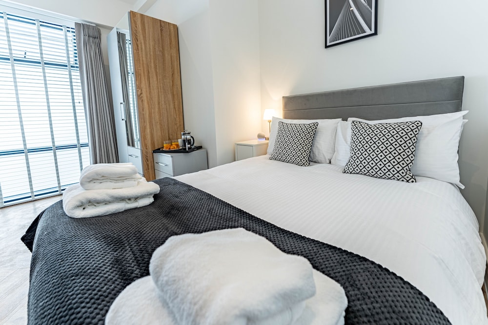 Celador Apartments - Wellington House