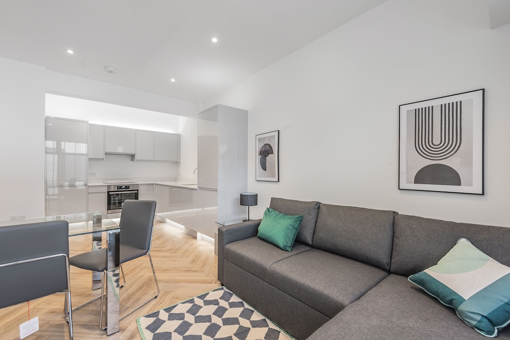 Celador Apartments - Wellington House