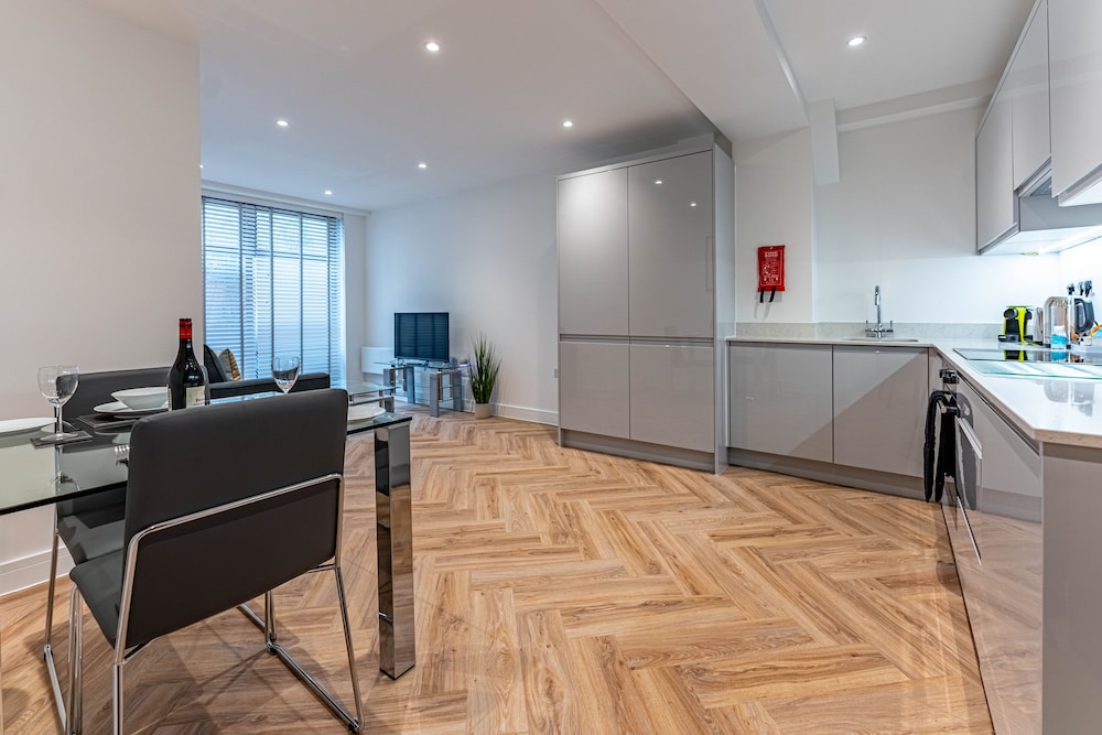 Celador Apartments - Wellington House