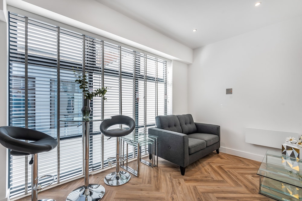 Celador Apartments - Wellington House