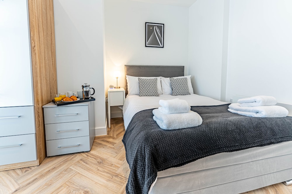 Celador Apartments - Wellington House