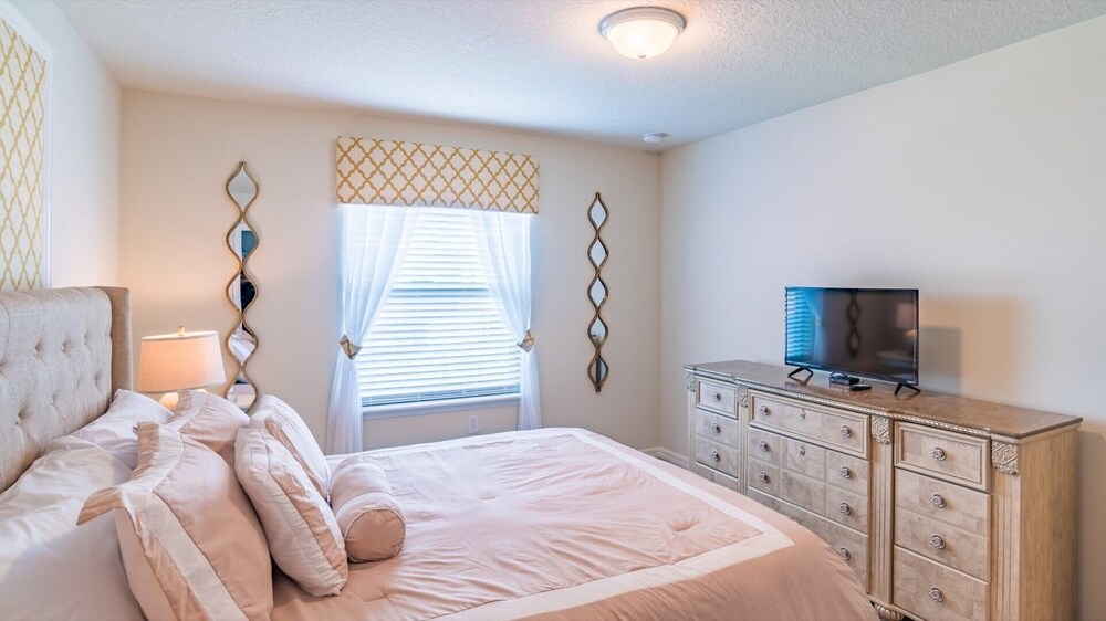 Rent Your Own Exclusive Villa with Large Private Pool on Windsor at