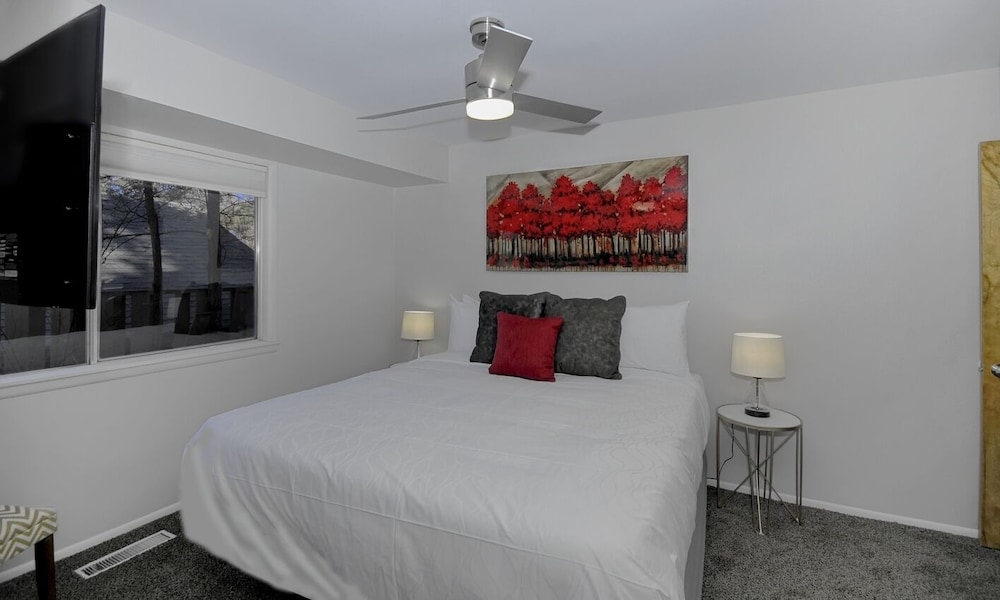 FLAGSTAFF FAUNA DUPLEX with SPA, FIRE PIT& VIEWS