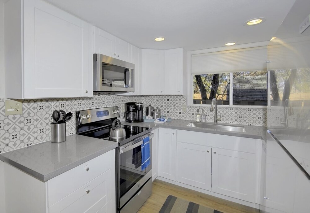 FLAGSTAFF FAUNA DUPLEX with SPA, FIRE PIT& VIEWS