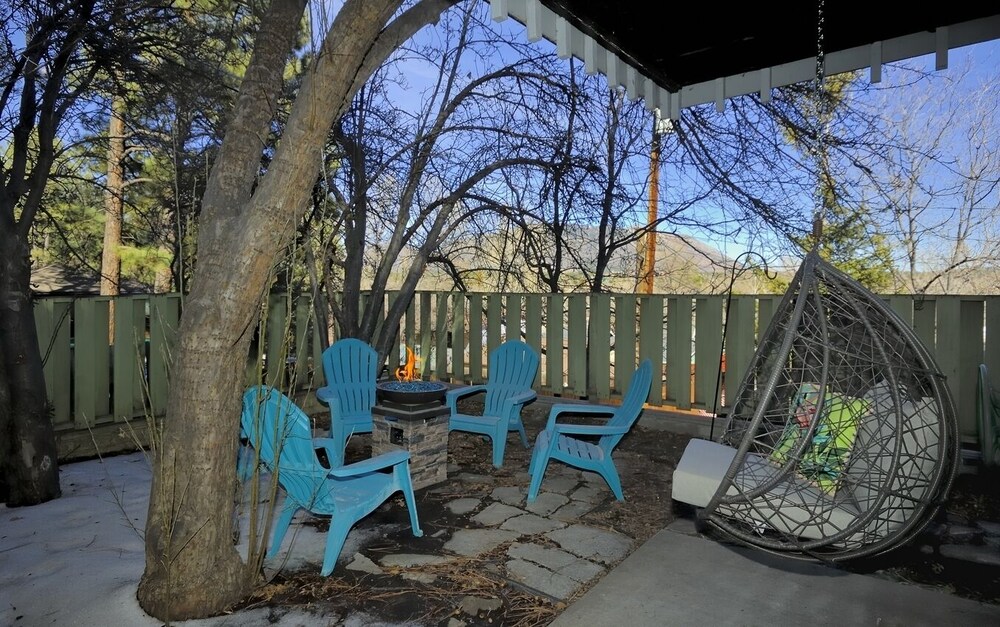 FLAGSTAFF FAUNA DUPLEX with SPA, FIRE PIT& VIEWS