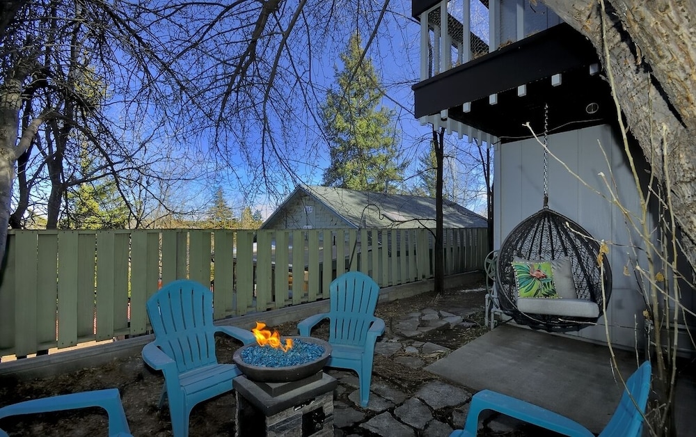 FLAGSTAFF FAUNA DUPLEX with SPA, FIRE PIT& VIEWS