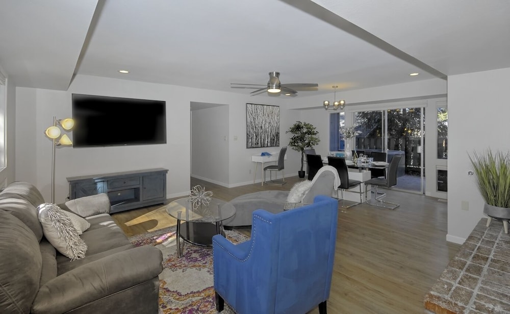 FLAGSTAFF FAUNA DUPLEX with SPA, FIRE PIT& VIEWS