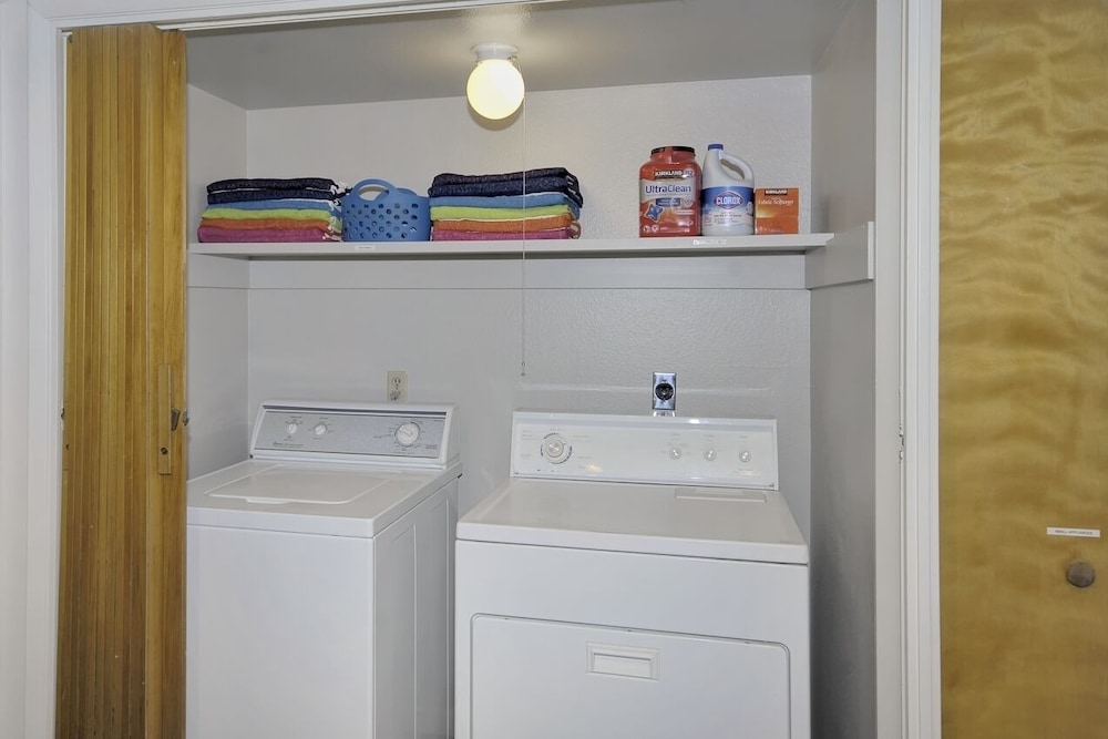 FLAGSTAFF FAUNA DUPLEX with SPA, FIRE PIT& VIEWS