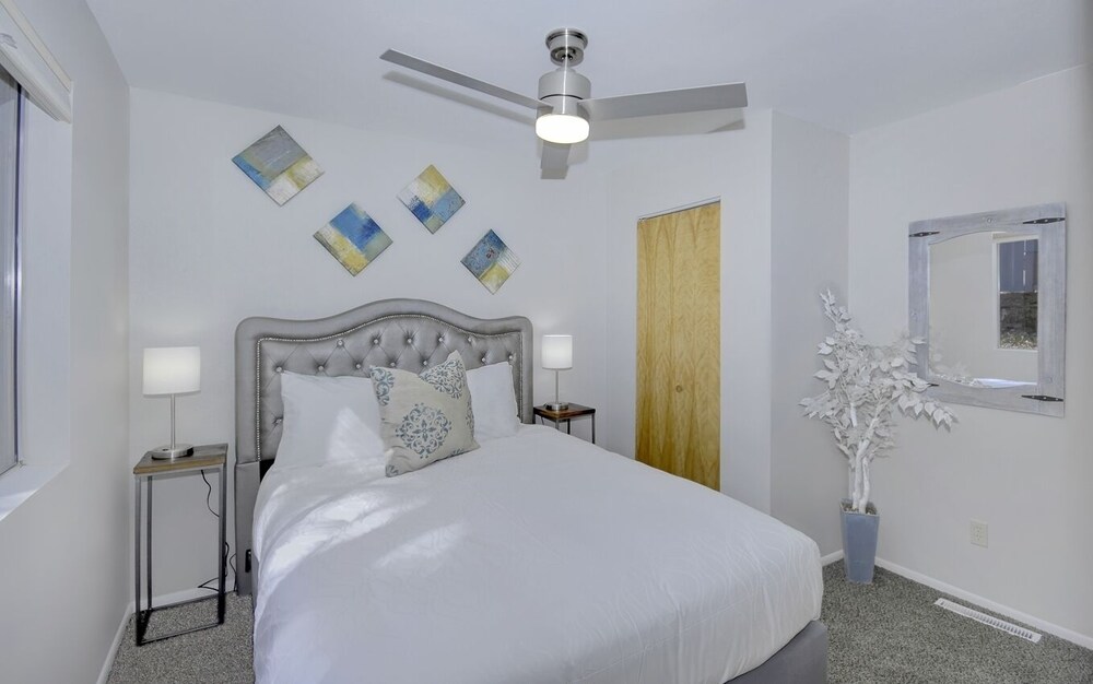 FLAGSTAFF FAUNA DUPLEX with SPA, FIRE PIT& VIEWS