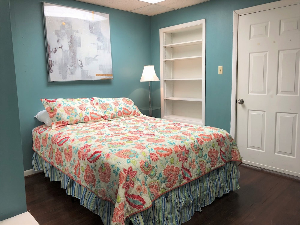 On Main Street Apartment C Berlin, MD Berlin Vrbo