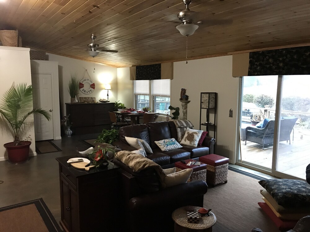 Waterfront and fishing dock Deals & Reviews (Leesburg, USA) Wotif