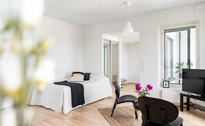 Premium Apartment | Individually decorated, individually furnished, desk, laptop workspace