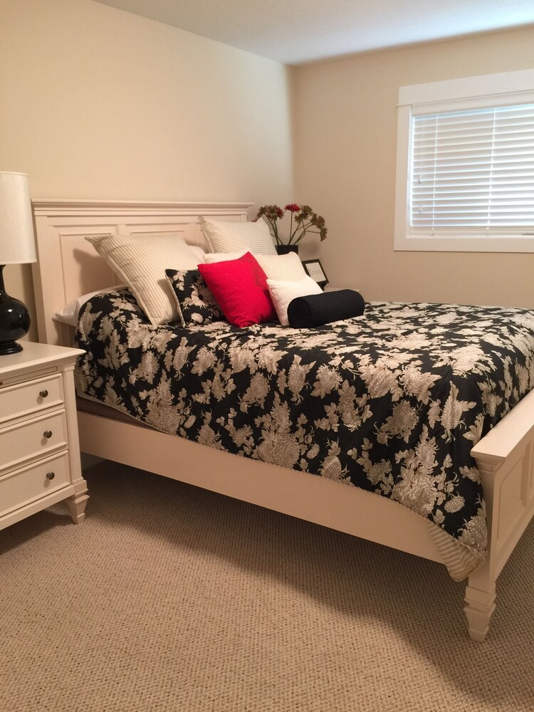 Beautiful full condo in Bayside, Scotch Creek, Shuswap Lake Scotch