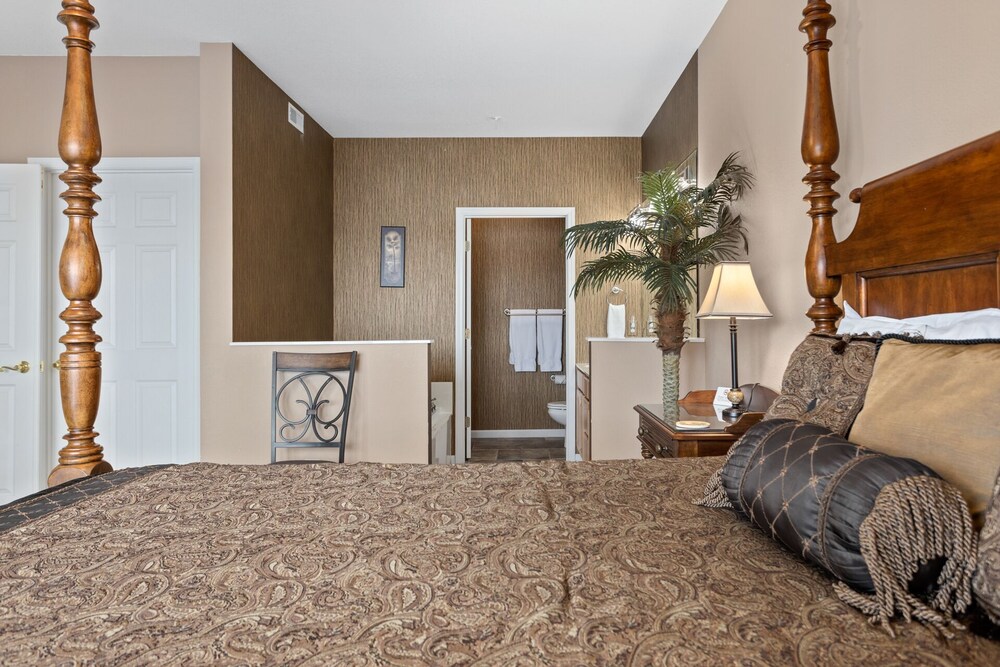 Lands End 216 Beautiful Waterfront Condo!, Osage Beach Room Prices