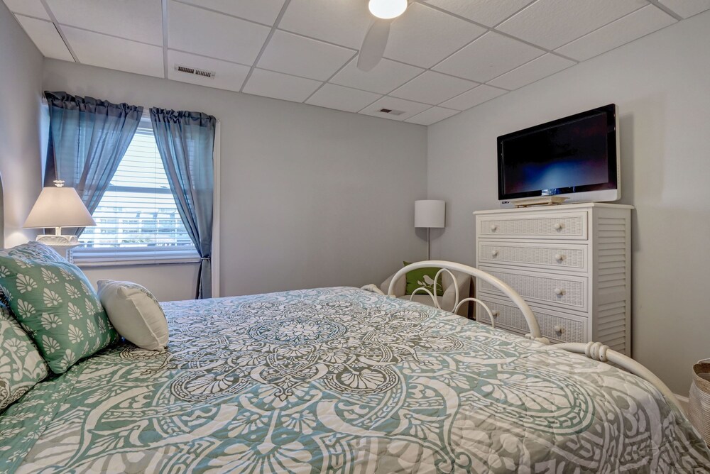 202 Banks Channel Beautifully updated condo w/ sound front views