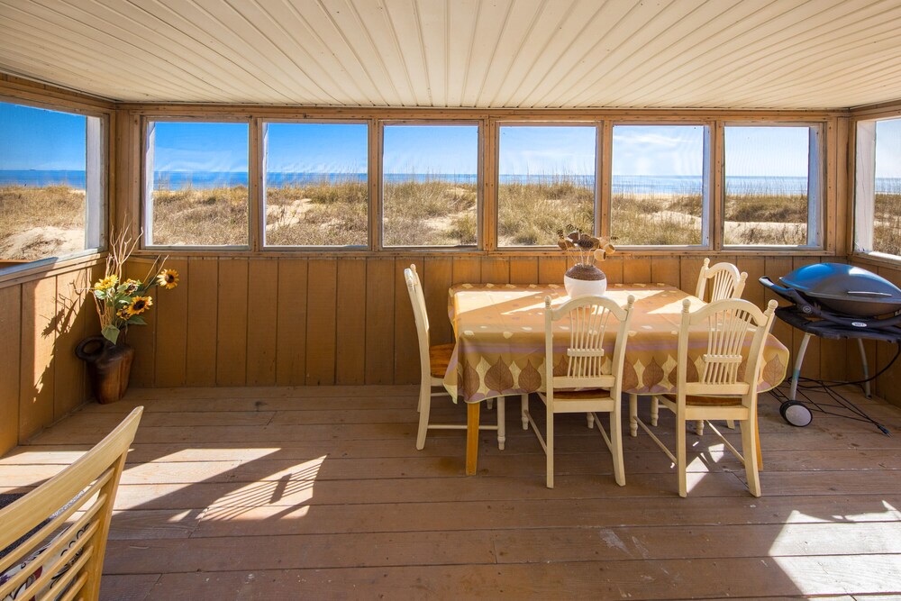 Charming BEACH HOUSE directly on the beach, UNOBSTRUCTED VIEW of ATLANTIC OCEAN