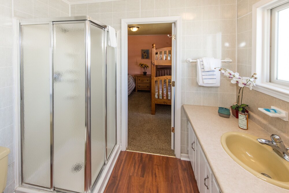 Charming BEACH HOUSE directly on the beach, UNOBSTRUCTED VIEW of ATLANTIC OCEAN