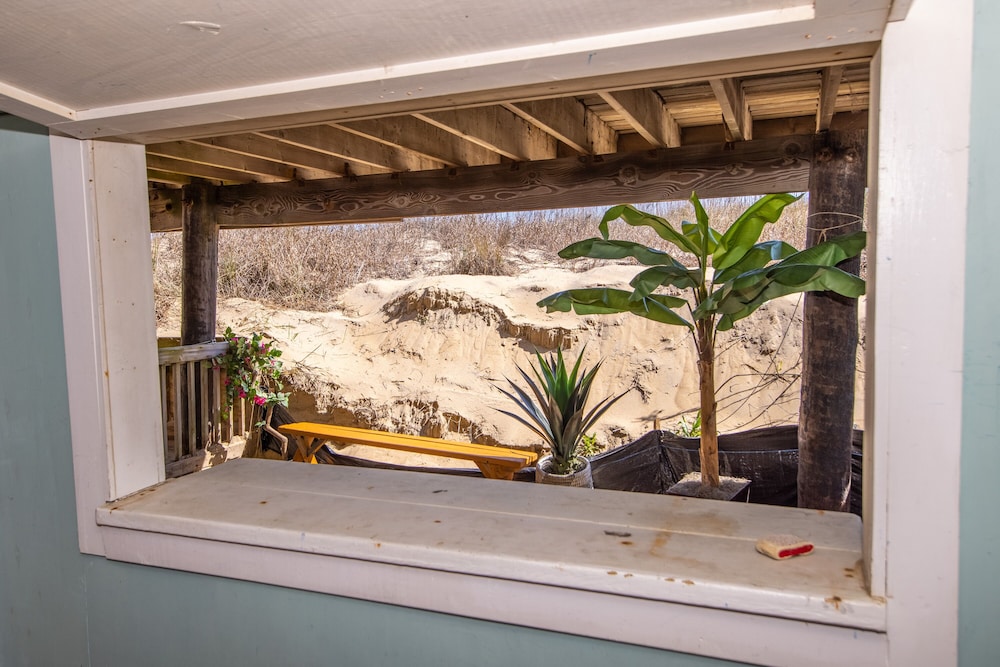 Charming BEACH HOUSE directly on the beach, UNOBSTRUCTED VIEW of ATLANTIC OCEAN