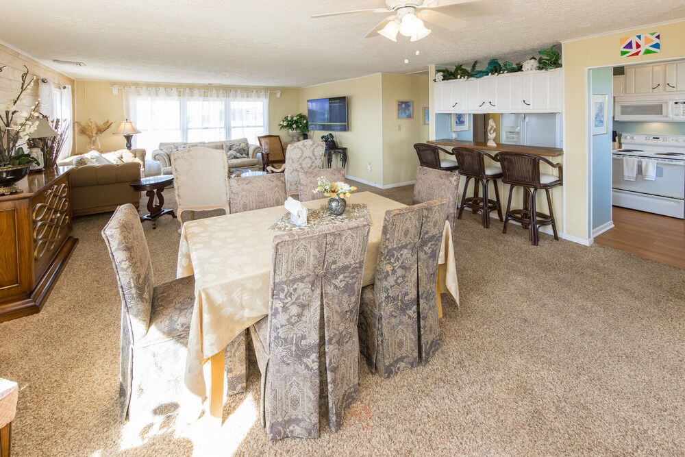 Charming BEACH HOUSE directly on the beach, UNOBSTRUCTED VIEW of ATLANTIC OCEAN