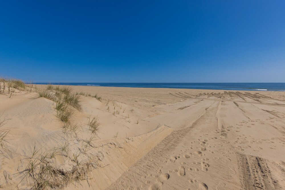 Charming BEACH HOUSE directly on the beach, UNOBSTRUCTED VIEW of ATLANTIC OCEAN