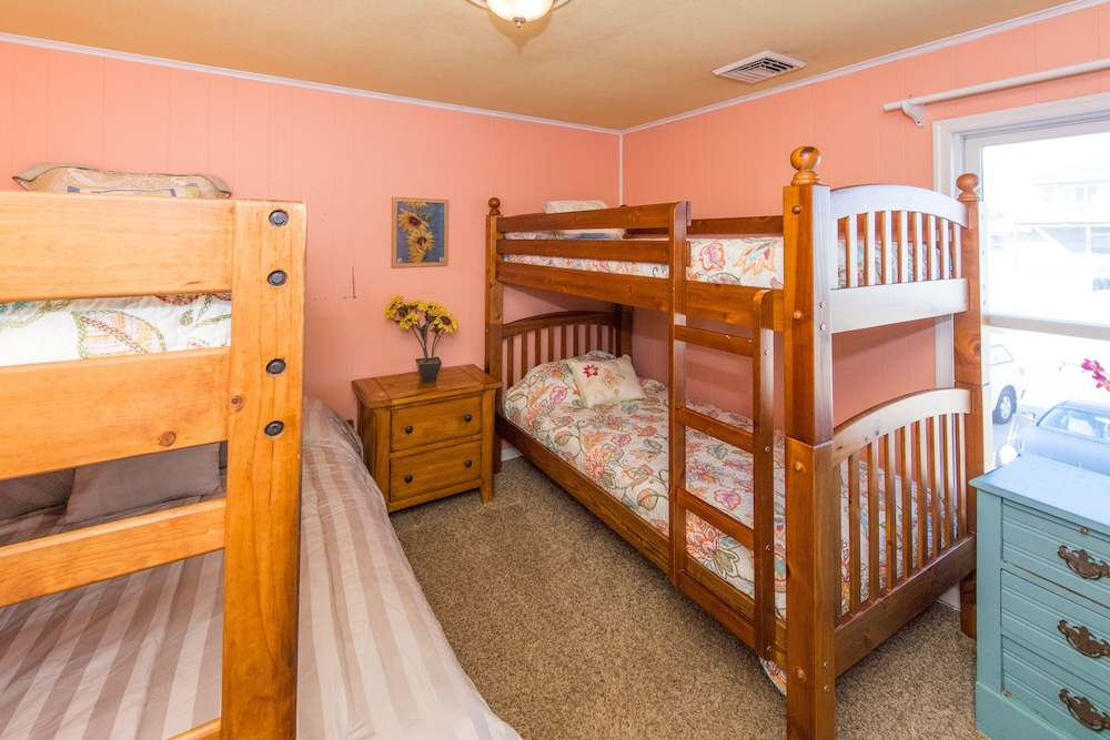 Charming BEACH HOUSE directly on the beach, UNOBSTRUCTED VIEW of ATLANTIC OCEAN