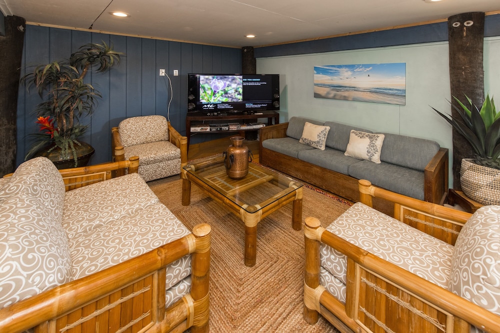 Charming BEACH HOUSE directly on the beach, UNOBSTRUCTED VIEW of ATLANTIC OCEAN