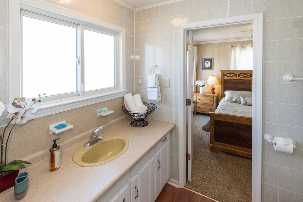 Charming BEACH HOUSE directly on the beach, UNOBSTRUCTED VIEW of ATLANTIC OCEAN