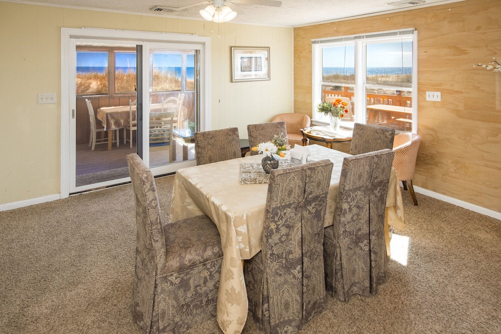 Charming BEACH HOUSE directly on the beach, UNOBSTRUCTED VIEW of ATLANTIC OCEAN