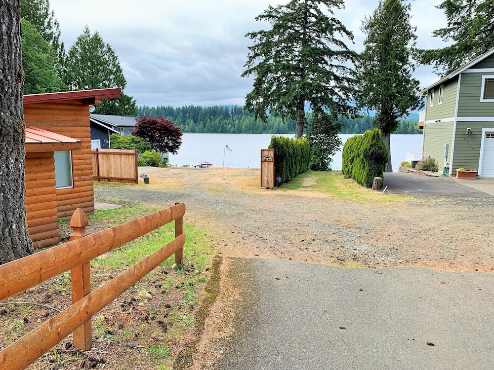 Lake Nahwatzel Resort, Cabin 1, Shared Dock just steps away! Now with