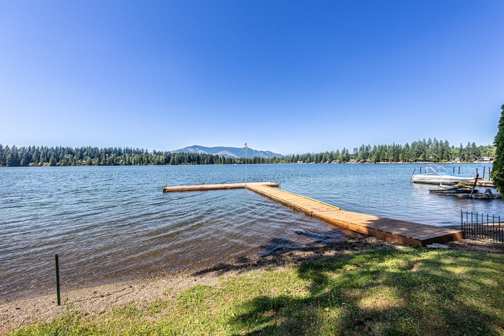Lake Nahwatzel Resort, Cabin 1, Shared Dock just steps away! Now with