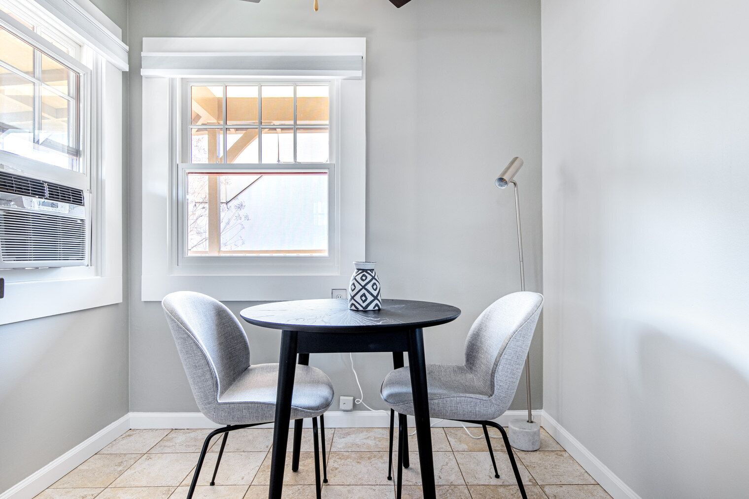 Upscale Palo Alto 1BR w/ W/d, Parking, Walk to Shops, by Blueground in Palo Alto, United States