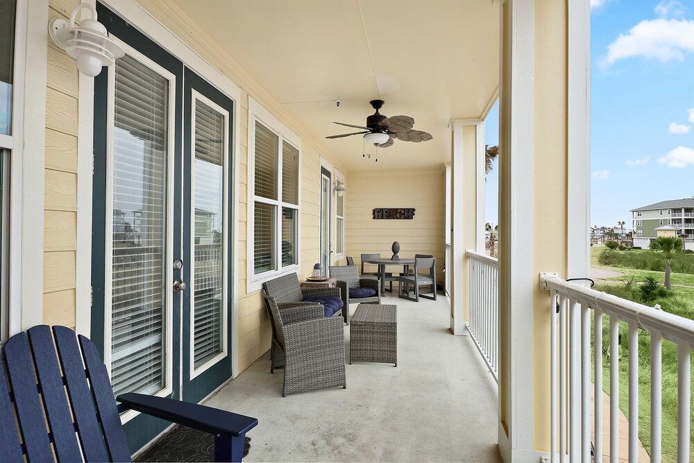 Beach Bayby...Townhouse in Popular Pointe West. Resort Pools, Lazy River!