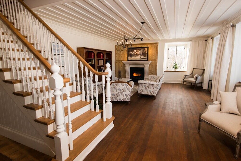 Le Canadien bedroom (3) with private bathroom (304001) in SaintRoch