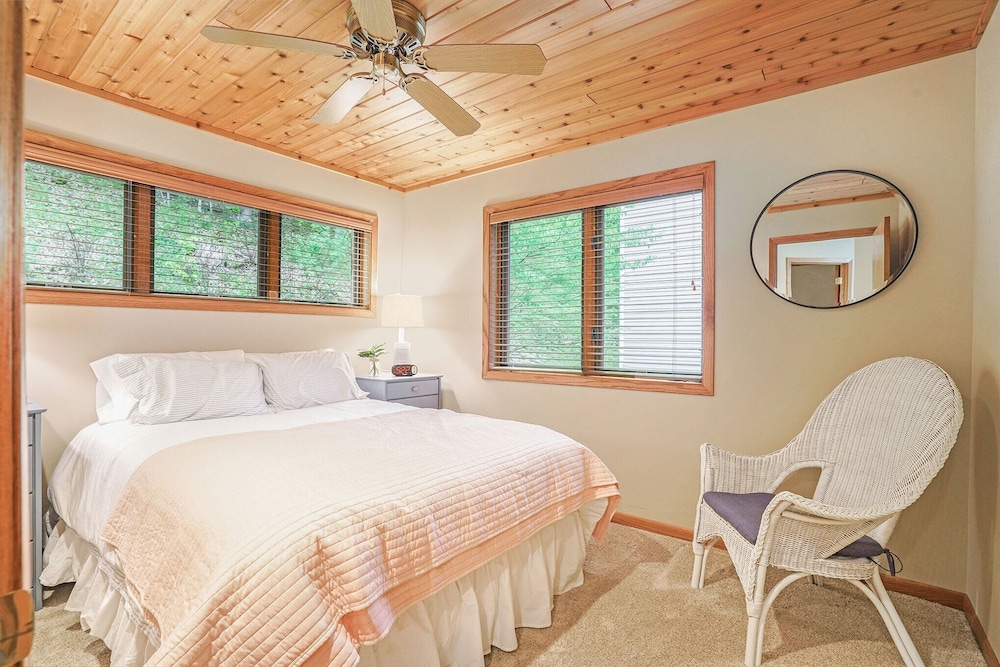 Big Glen Lake Large Waterfront Home Glen Arbor Vrbo