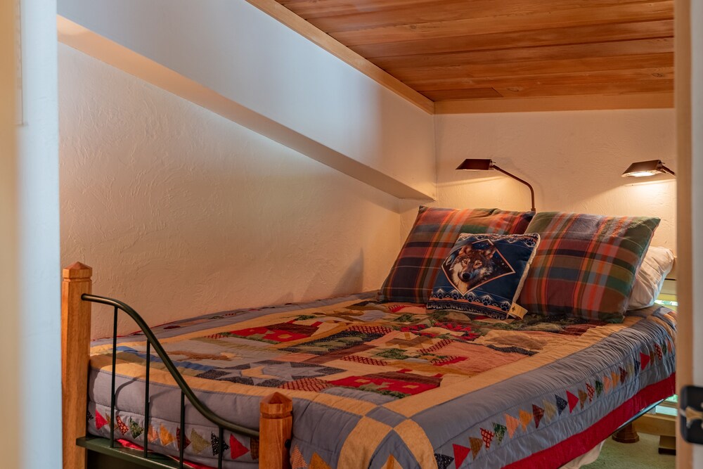Edelweiss Condo 223b by Alpine Lodging Sun Valley, Ketchum Room Prices