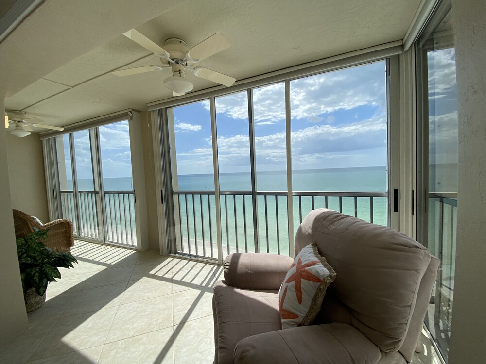 Photo inspiration: New Professionally Designed Decorated Direct Beach Front Condo Photo Inspiration