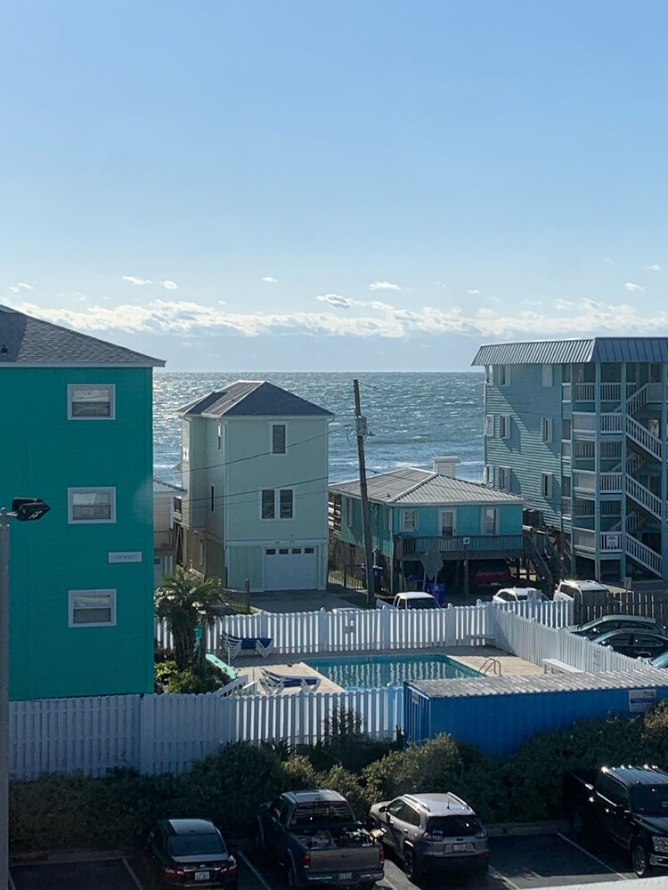 Beach side Condo,Ocean view, Steps to the beach, Steps to many great restaurants