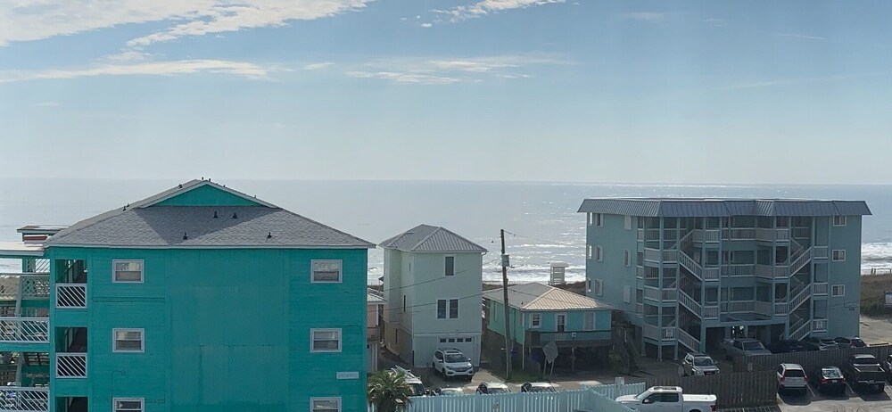 Beach side Condo,Ocean view, Steps to the beach, Steps to many great restaurants