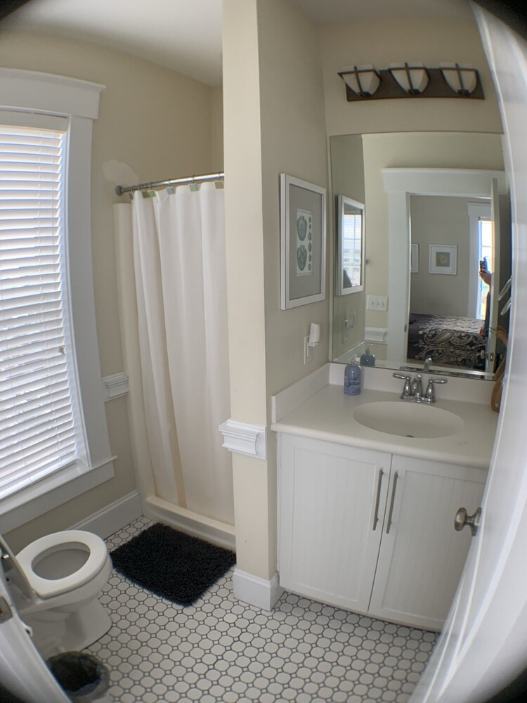 Beach side Condo,Ocean view, Steps to the beach, Steps to many great restaurants