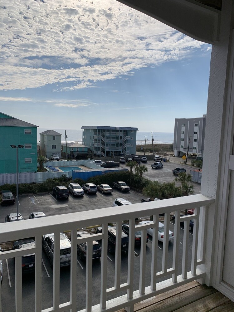 Beach side Condo,Ocean view, Steps to the beach, Steps to many great restaurants