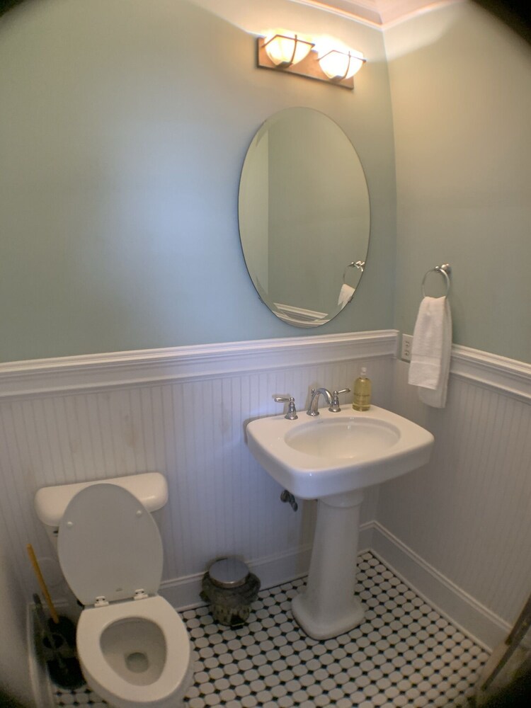 Beach side Condo,Ocean view, Steps to the beach, Steps to many great restaurants