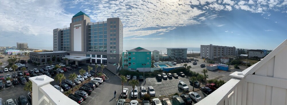 Beach side Condo,Ocean view, Steps to the beach, Steps to many great restaurants