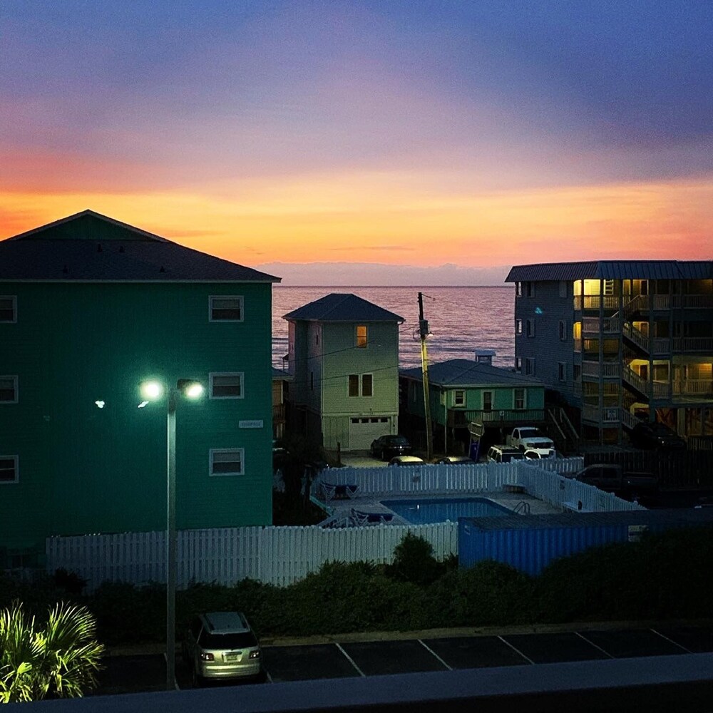 Beach side Condo,Ocean view, Steps to the beach, Steps to many great restaurants