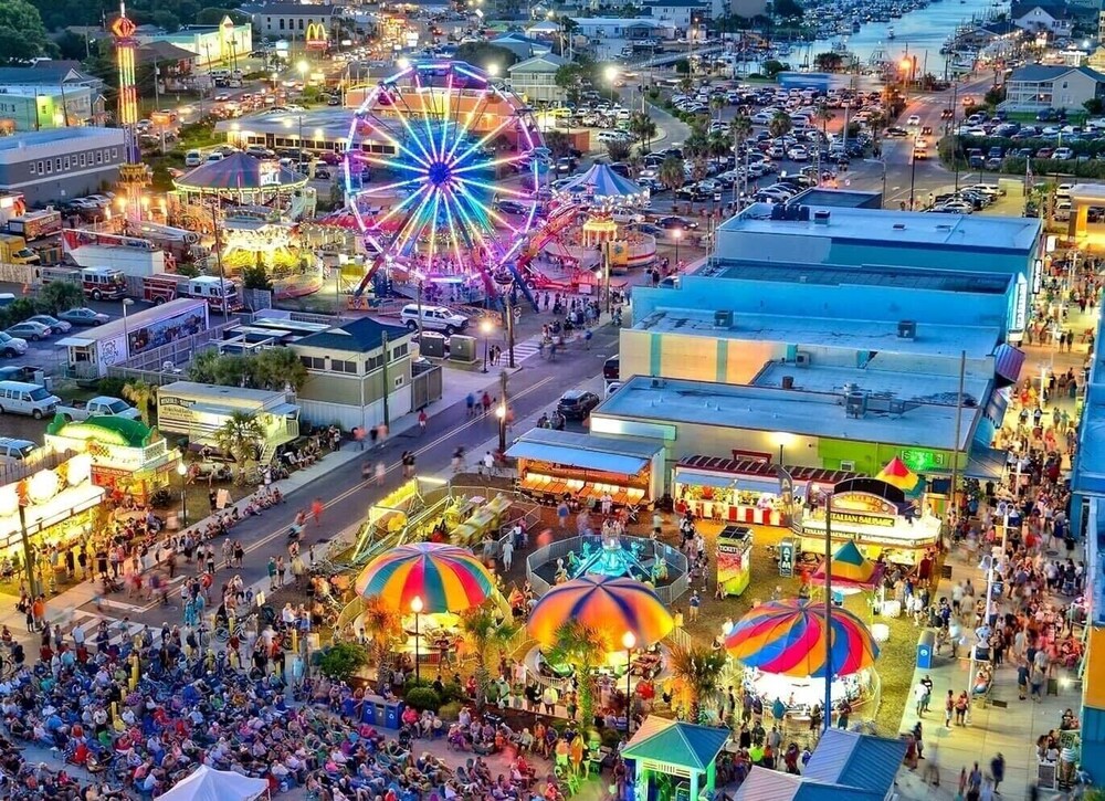 Beach side Condo,Ocean view, Steps to the beach, Steps to many great restaurants