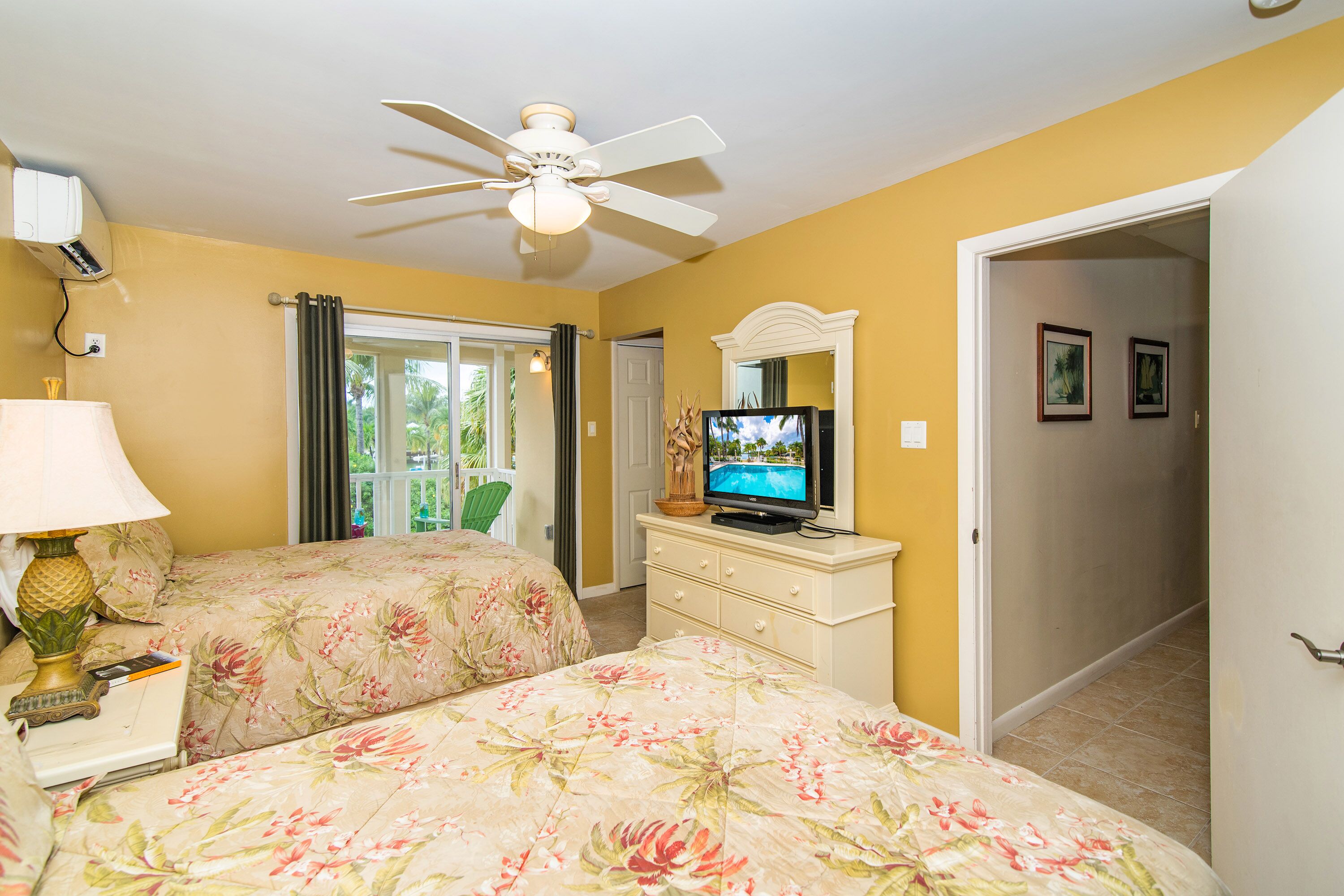 Barefoot Lagoon: Waterfront Villa W/shared Pool & Free Kayaks; Short Walk to Rum Point Beach! in North Side, Cayman Islands