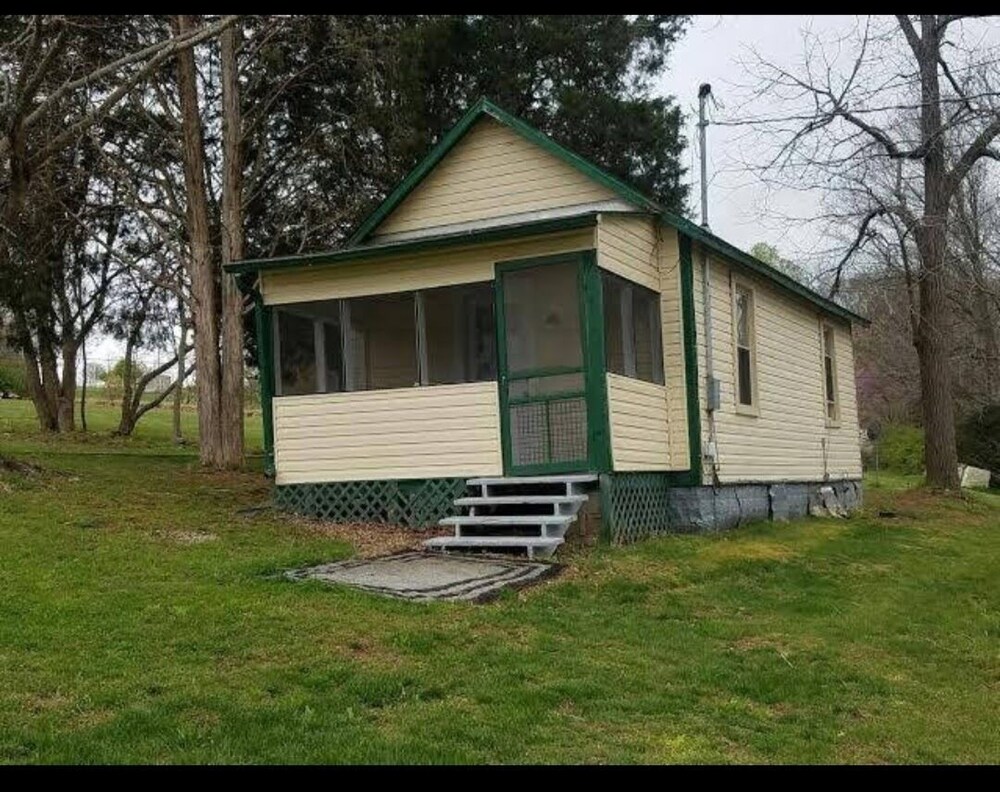 Small Rustic Cabin on Herrington Lake at Royaltys Marina, Harrodsburg