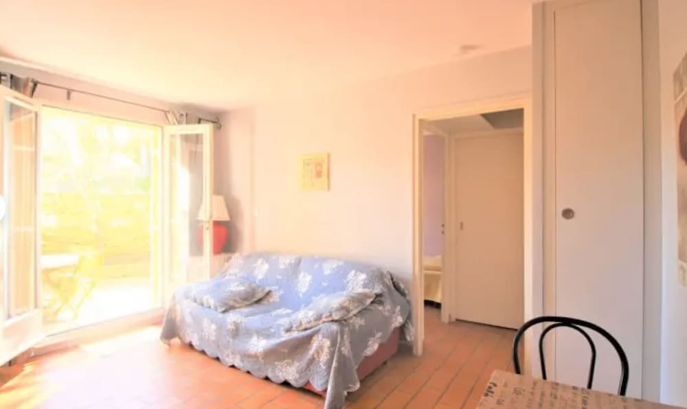 T2 Grande Terrasse au Calme 350m de la Plage de la SaintCyrsurMer Vrbo